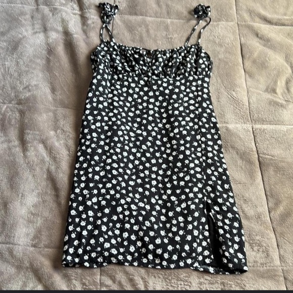 Garage black mini tie front floral mini dress nwot fall boho classic casual - Picture 3 of 4